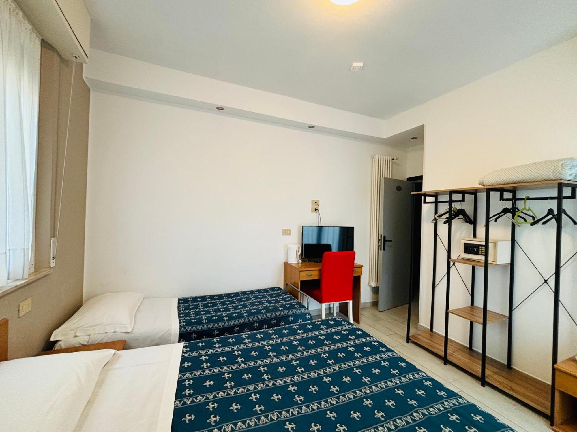 Hotel Iride Suite & Breakfast- Ideale Per Famiglie E Coppie Riccione Exterior photo