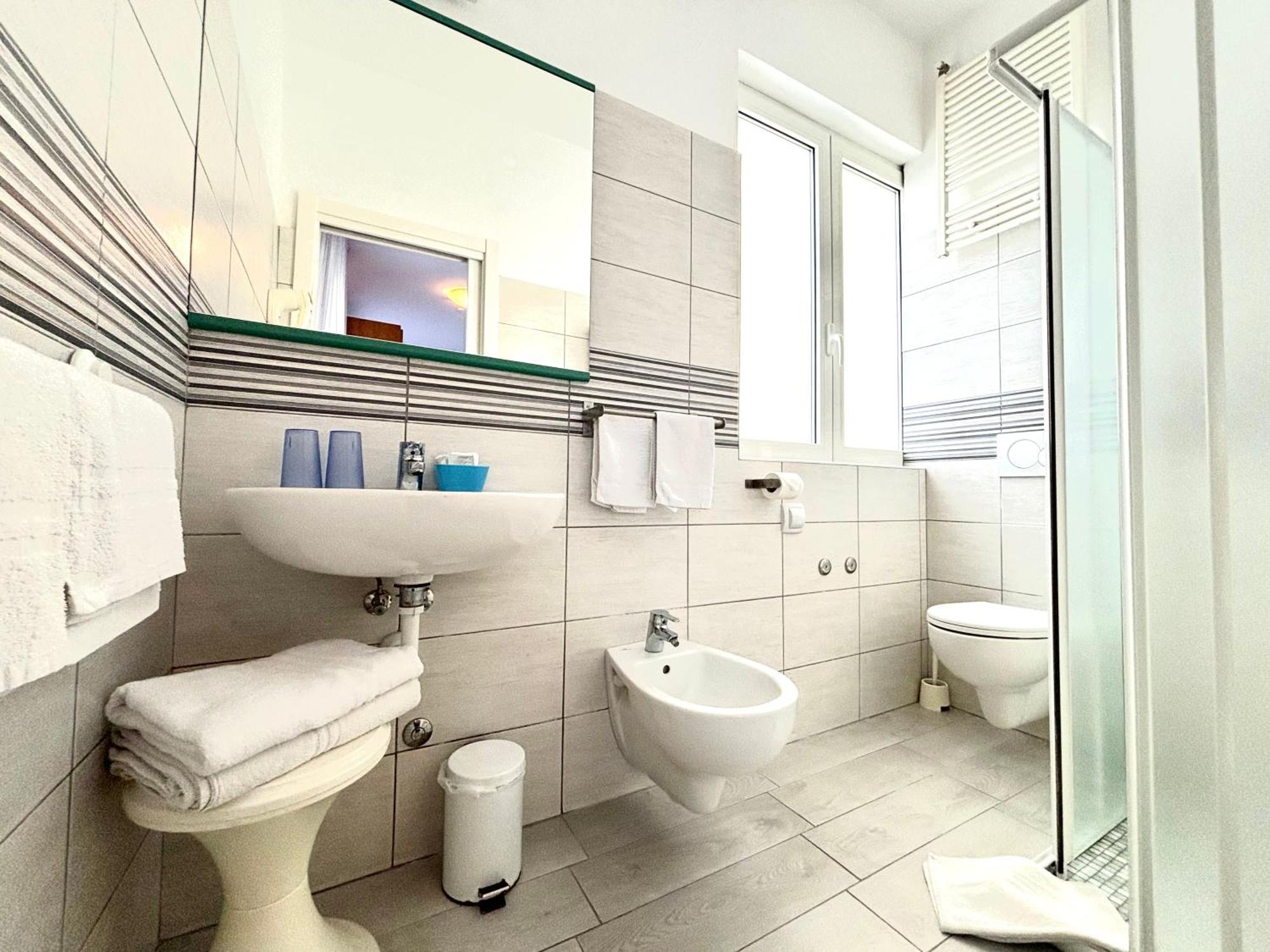 Hotel Iride Suite & Breakfast- Ideale Per Famiglie E Coppie Riccione Room photo