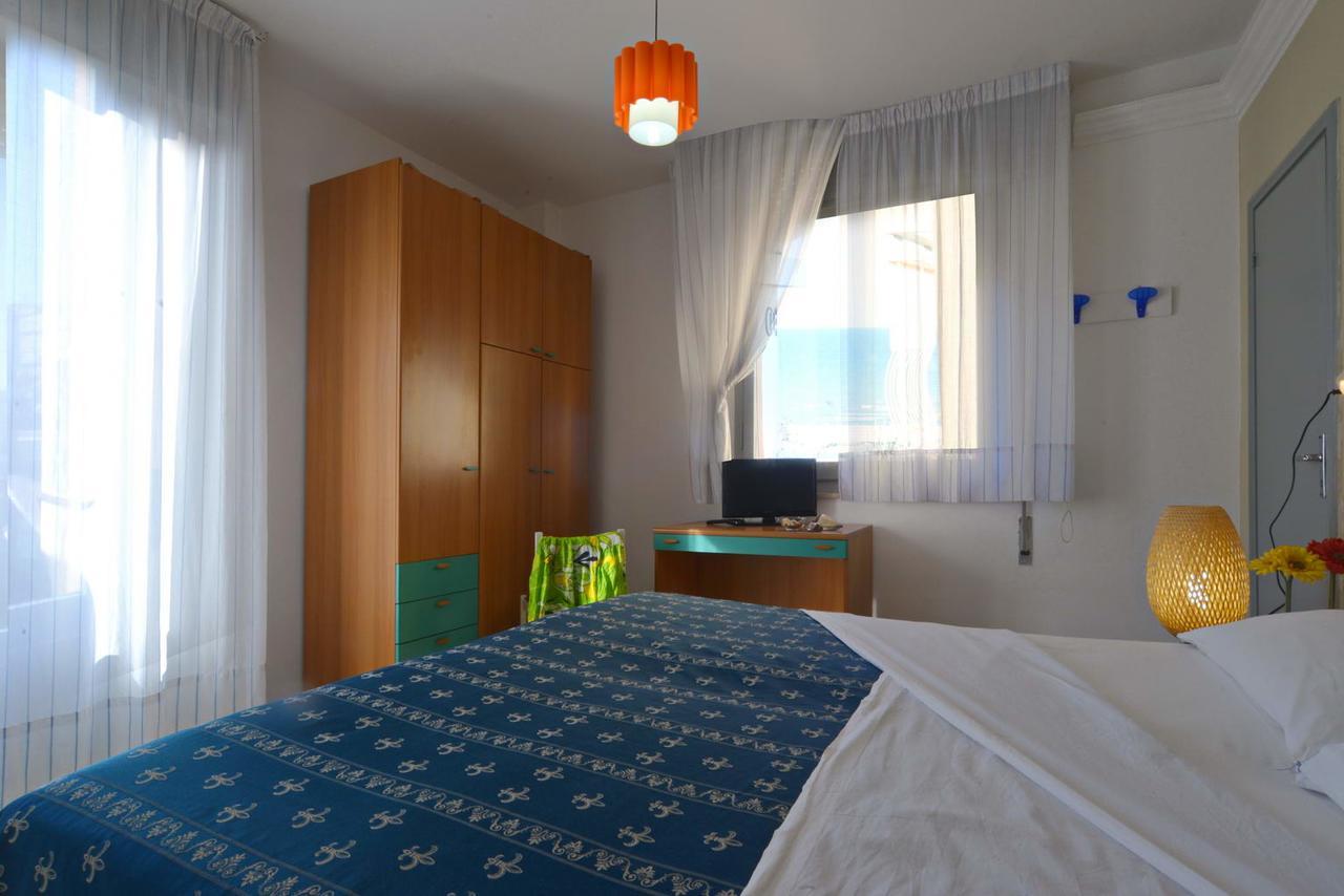 Hotel Iride Suite & Breakfast- Ideale Per Famiglie E Coppie Riccione Exterior photo