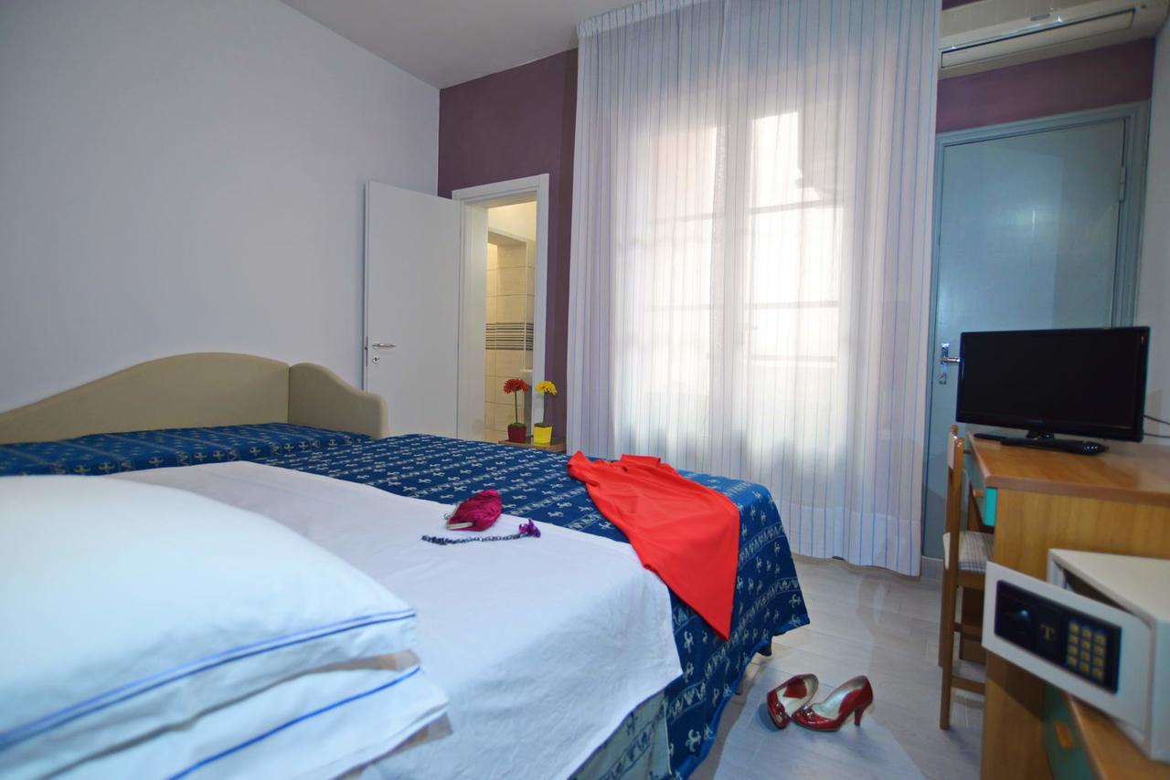 Hotel Iride Suite & Breakfast- Ideale Per Famiglie E Coppie Riccione Exterior photo